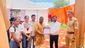 📰 पुवायां के राजीव चौक पर सड़क सुरक्षा को लेकर नियोधि फाउंडेशन ने सौंपा ज्ञापन