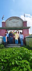 ग्राम पंचायत गलगली में अमृत सरोवर पर ध्वजारोहण — बच्चों की प्रभात फेरी, स्वच्छता संदेश और वृक्षारोपण अभियान